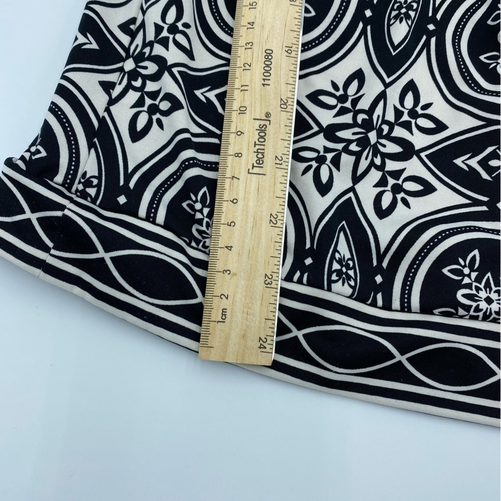 Yvos Black and White Graphic Print with Bell Sleeves- Large - Picture 5 of 7